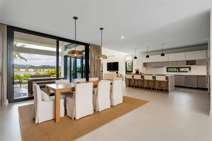 Spacious Dinning Room