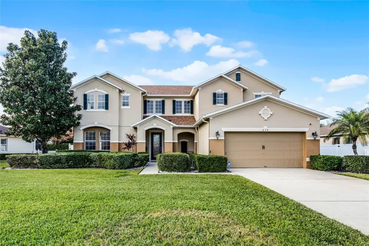 Welcome to the comfortable and quiet luxury of this Winter Garden POOL HOME!