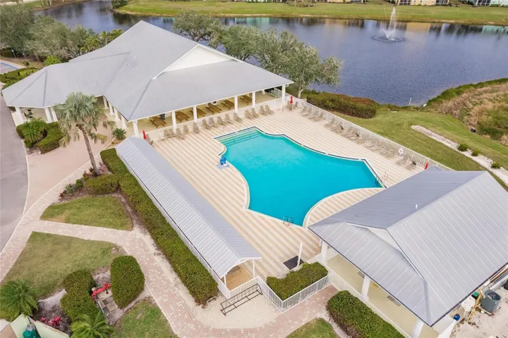 COMMUNITY POOL & CLUB HOUSE