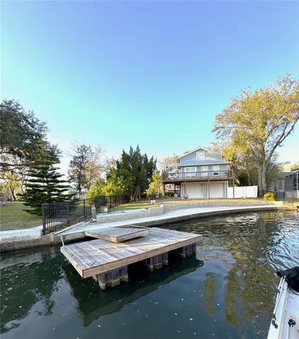 Move-in Ready Waterfront Stilt Home on Crystal River