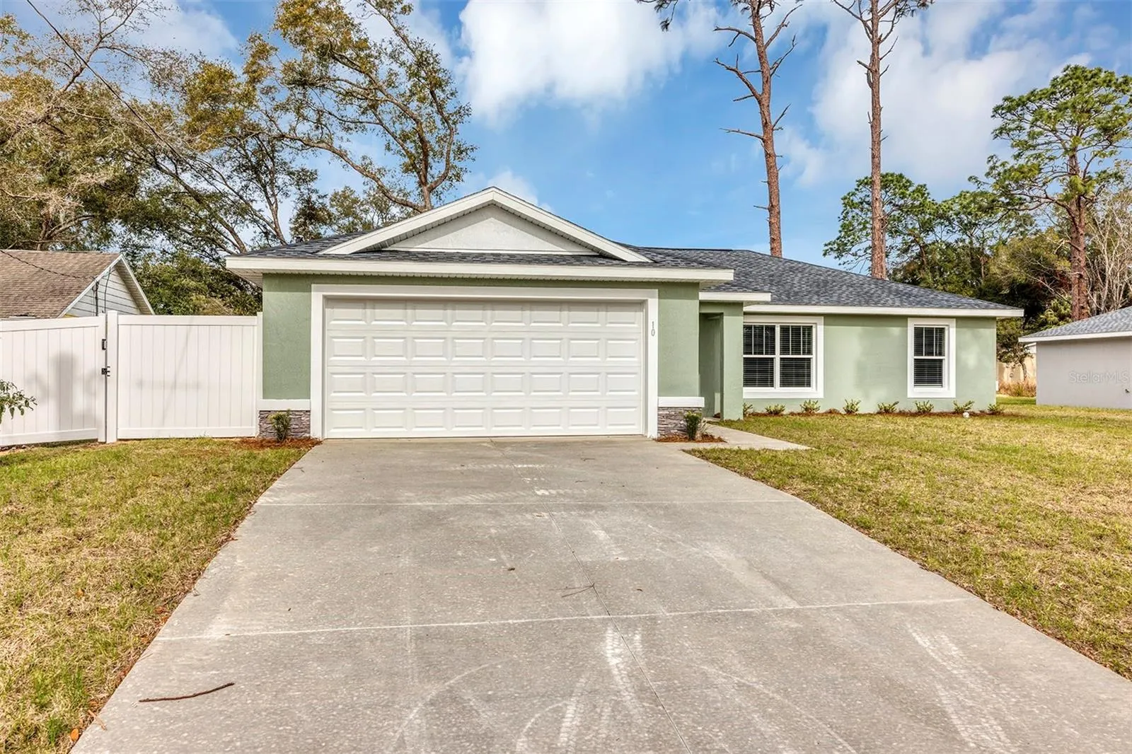 10 Cedar Tree Dr, Ocala, Florida 34472, 3 Bedrooms Bedrooms, ,2 BathroomsBathrooms,Residential,For Sale,CEDAR TREE,O6273762