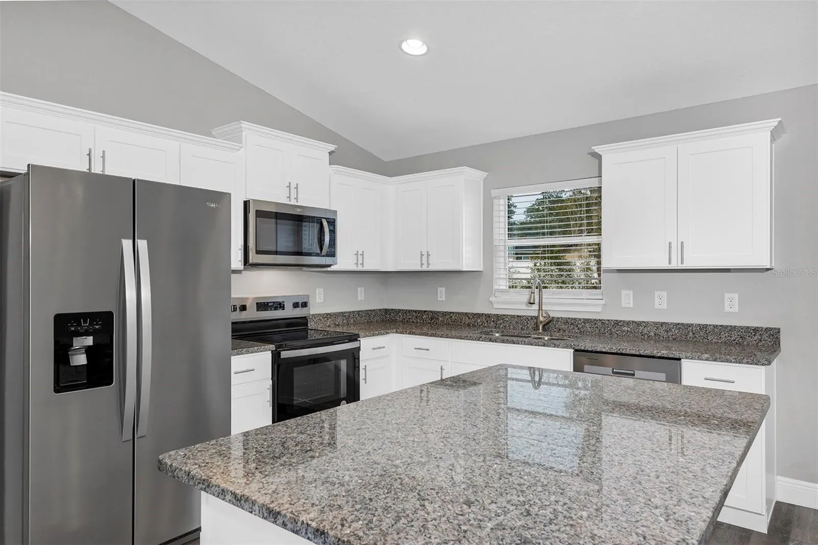 10 Cedar Tree Dr, Ocala, Florida 34472, 3 Bedrooms Bedrooms, ,2 BathroomsBathrooms,Residential,For Sale,CEDAR TREE,O6273762