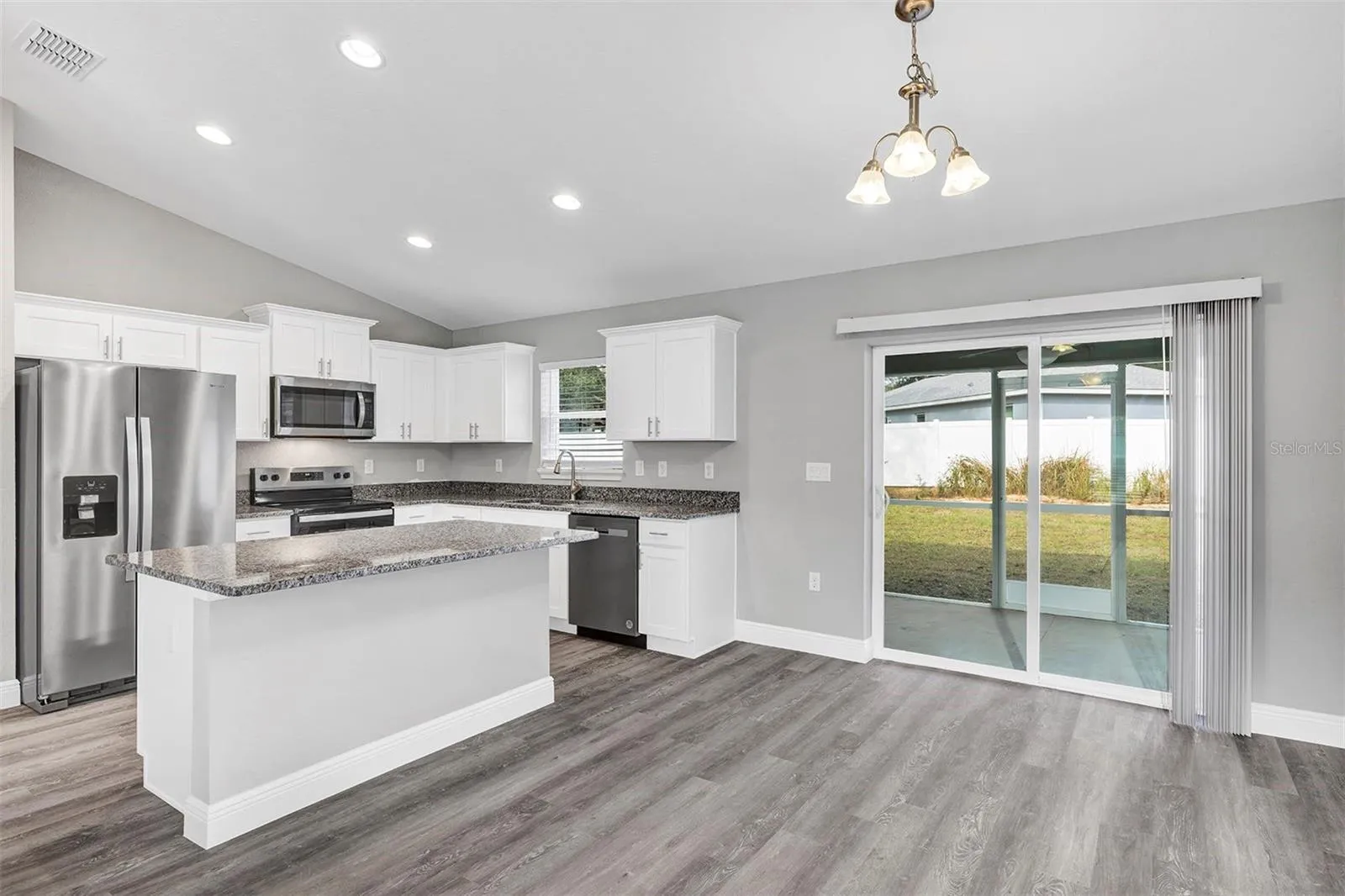10 Cedar Tree Dr, Ocala, Florida 34472, 3 Bedrooms Bedrooms, ,2 BathroomsBathrooms,Residential,For Sale,CEDAR TREE,O6273762
