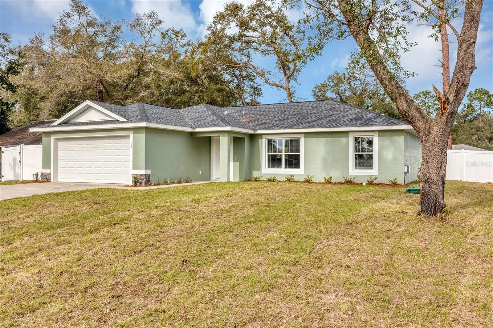 10 Cedar Tree Dr, Ocala, Florida 34472, 3 Bedrooms Bedrooms, ,2 BathroomsBathrooms,Residential,For Sale,CEDAR TREE,O6273762