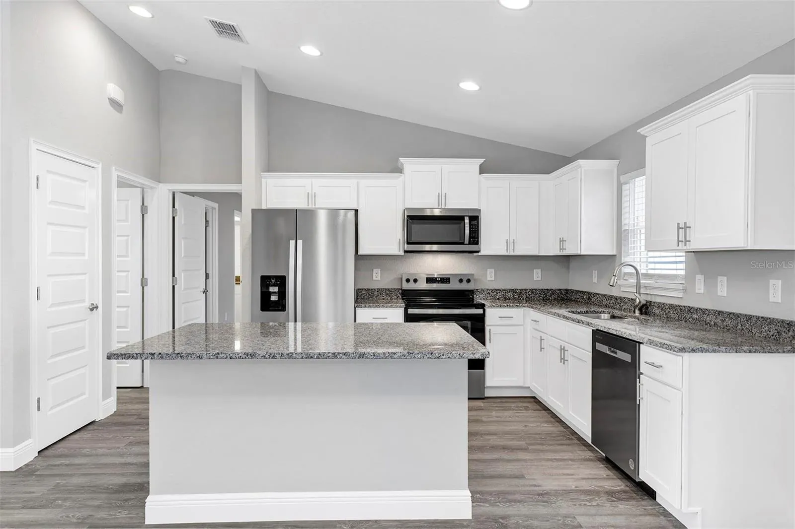 10 Cedar Tree Dr, Ocala, Florida 34472, 3 Bedrooms Bedrooms, ,2 BathroomsBathrooms,Residential,For Sale,CEDAR TREE,O6273762