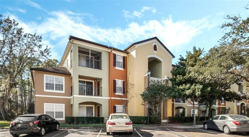The Crest at Waterford Lakes Luxury Condo.