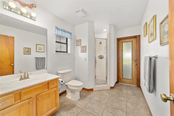 Office/suite Bathroom #3-pool ready entryway