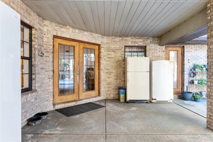 Covered lanai off of dining room