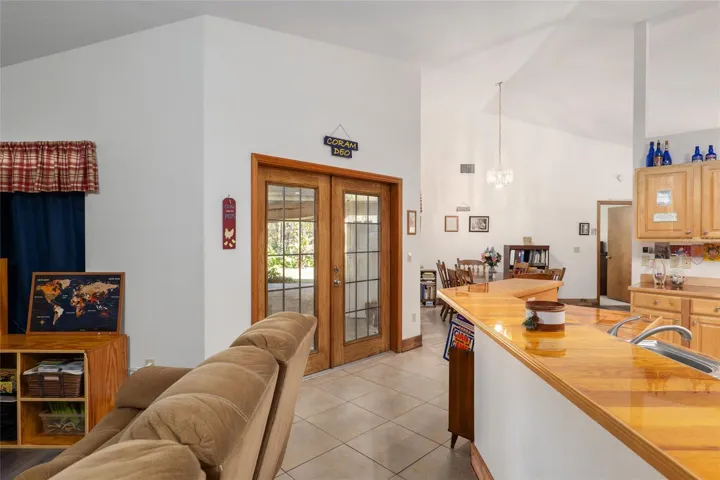 French doors to lanai