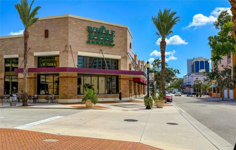 3-Blocks from Whole Foods Grocery