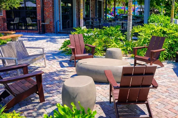 1-Block from the Restaurants in the Rosemary District