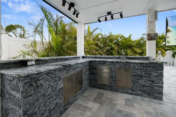 Outdoor Kitchen