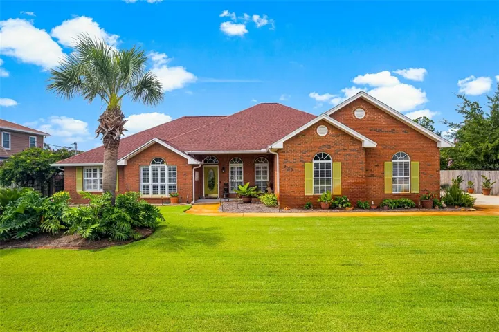 Such beautiful curb appeal! speaks to the beauty within as well.