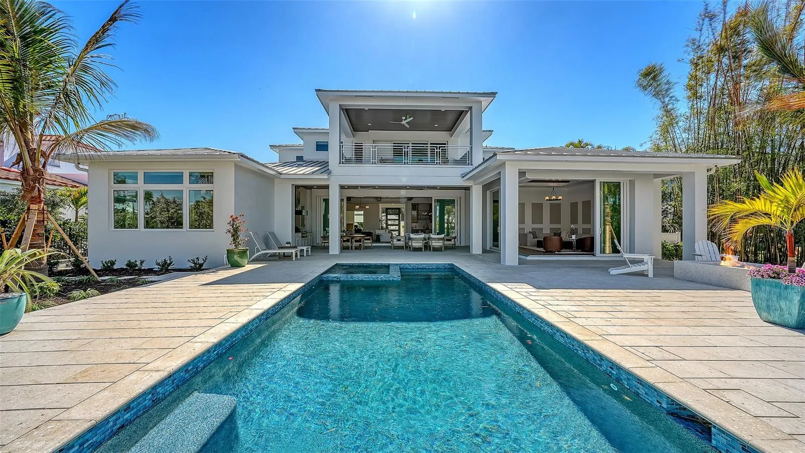 Pool and spa with Fountain