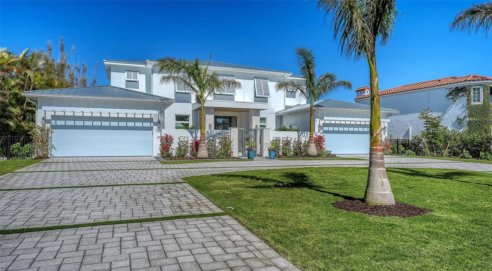 Horseshoe circular paved driveway