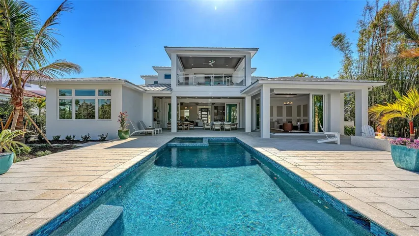 Pool and spa with Fountain