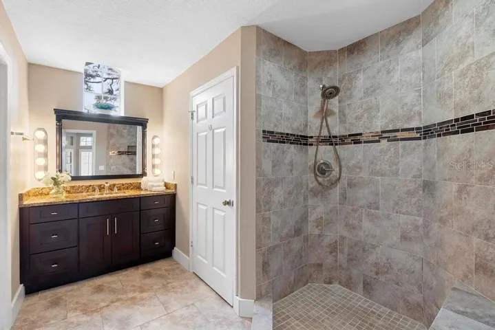 Downstairs ensuite bath.