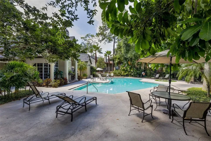 Community pool & clubhouse.