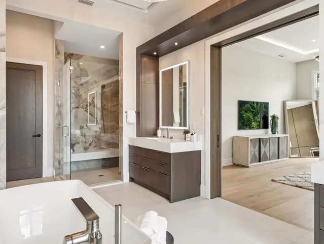 Owners Bath