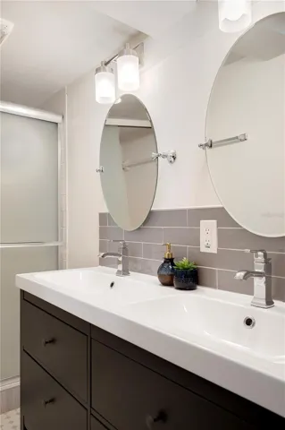 Double vanity