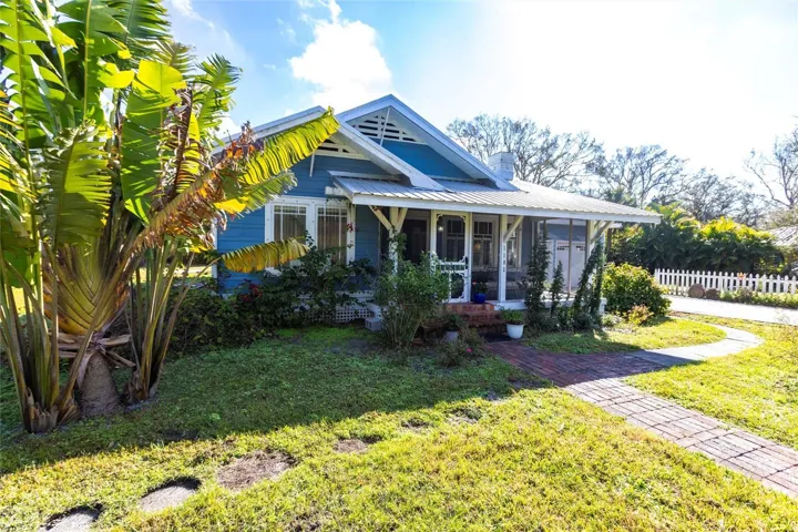 Welcome to 1102 N Arcadia Avenue!