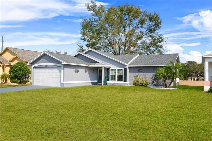 6235 Egret Dr - Front Yard. Nice level driveway and yard.