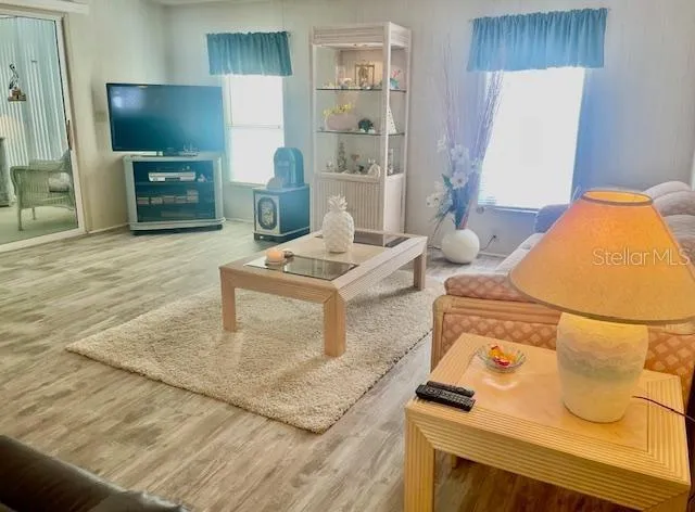 Living Room to Lanai