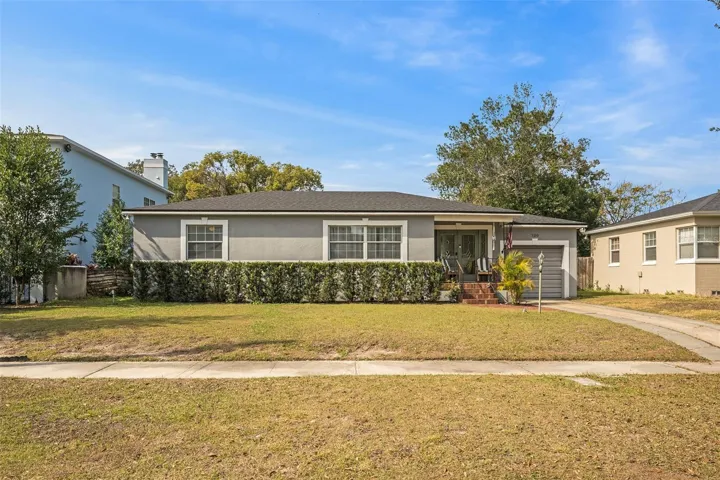 Lake Como charmer just minutes from the heart of Downtown with easy access to 408, I-4, 417, 436 and 50 + a BRAND NEW A/C (2024), NEW ROOF (2022), ORIGINAL HARDWOOD FLOORS, NO HOA and sought-after TOP-RATED SCHOOLS!