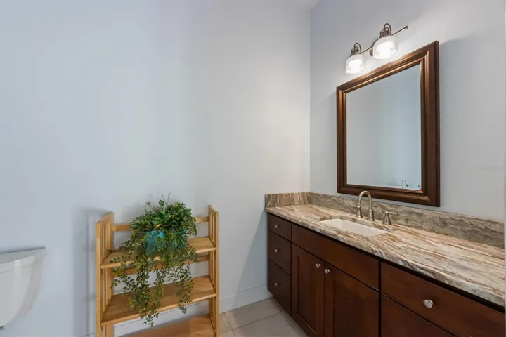 Studio/office with ensuite bathroom