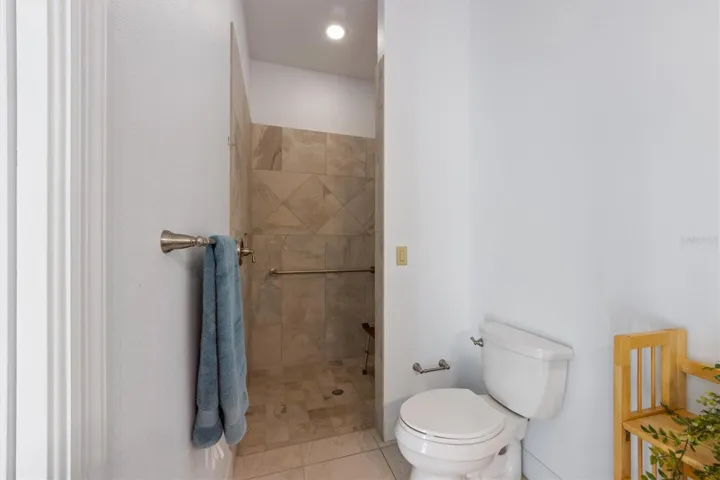Studio/office with ensuite bathroom