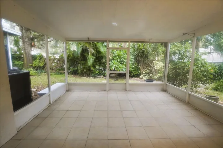 Extra large screen lanai