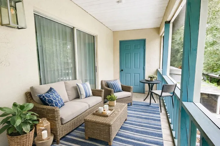 Screened Balcony-Virtual Staged