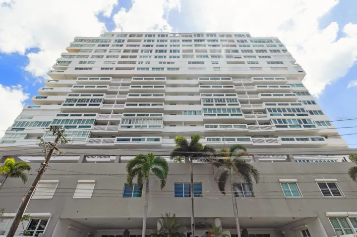 COND. PLAZA STELLA1362 MAGDALENA AVE.