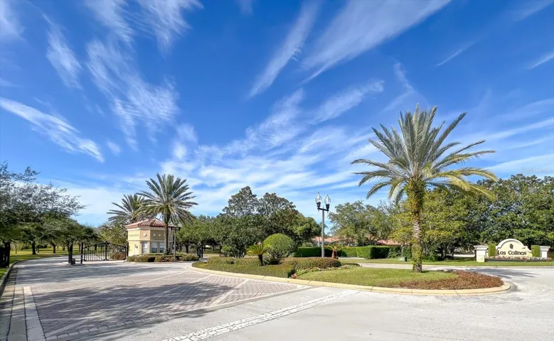 Las Colinas Entry