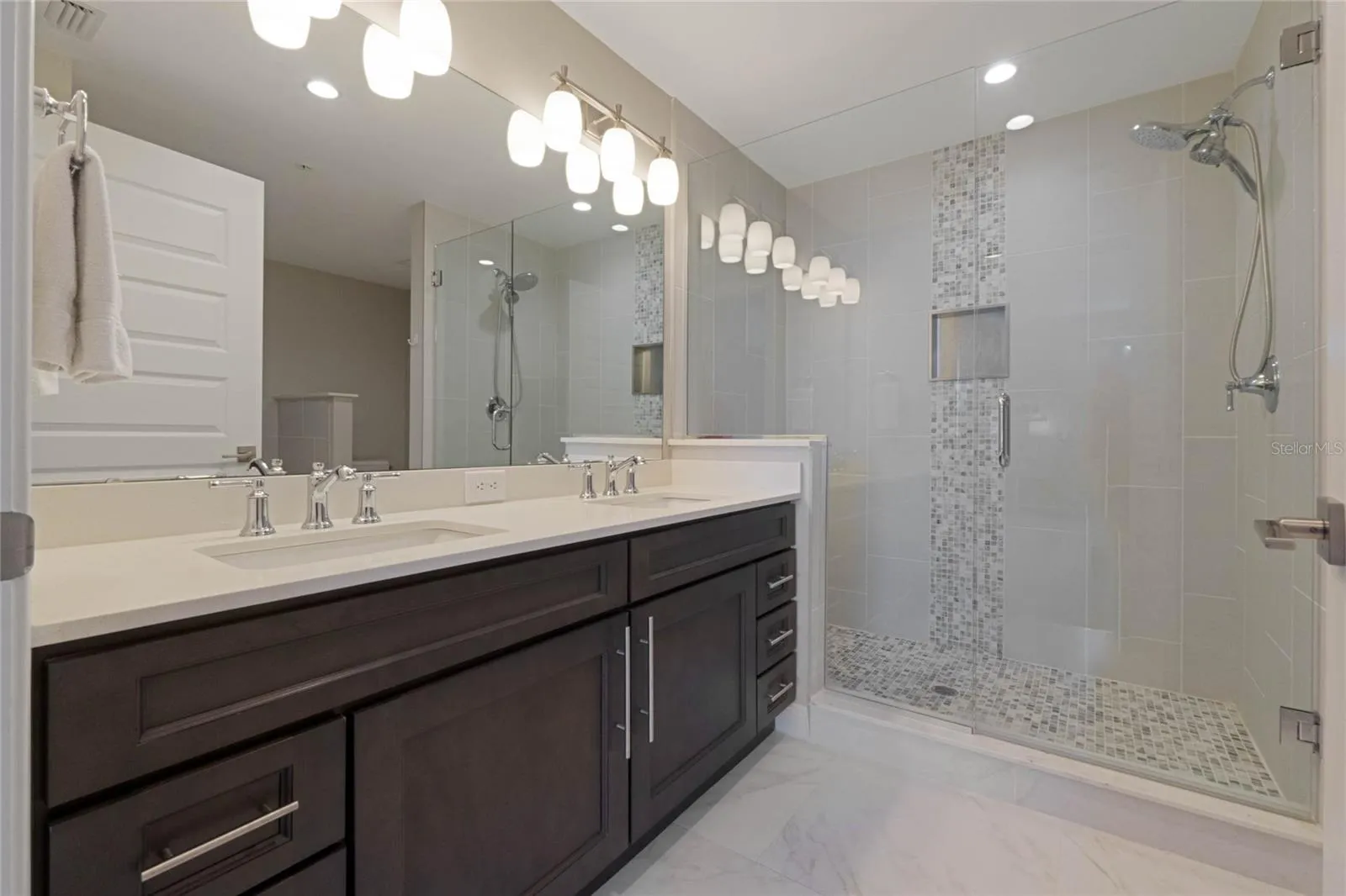 Master bath with dual sinks.