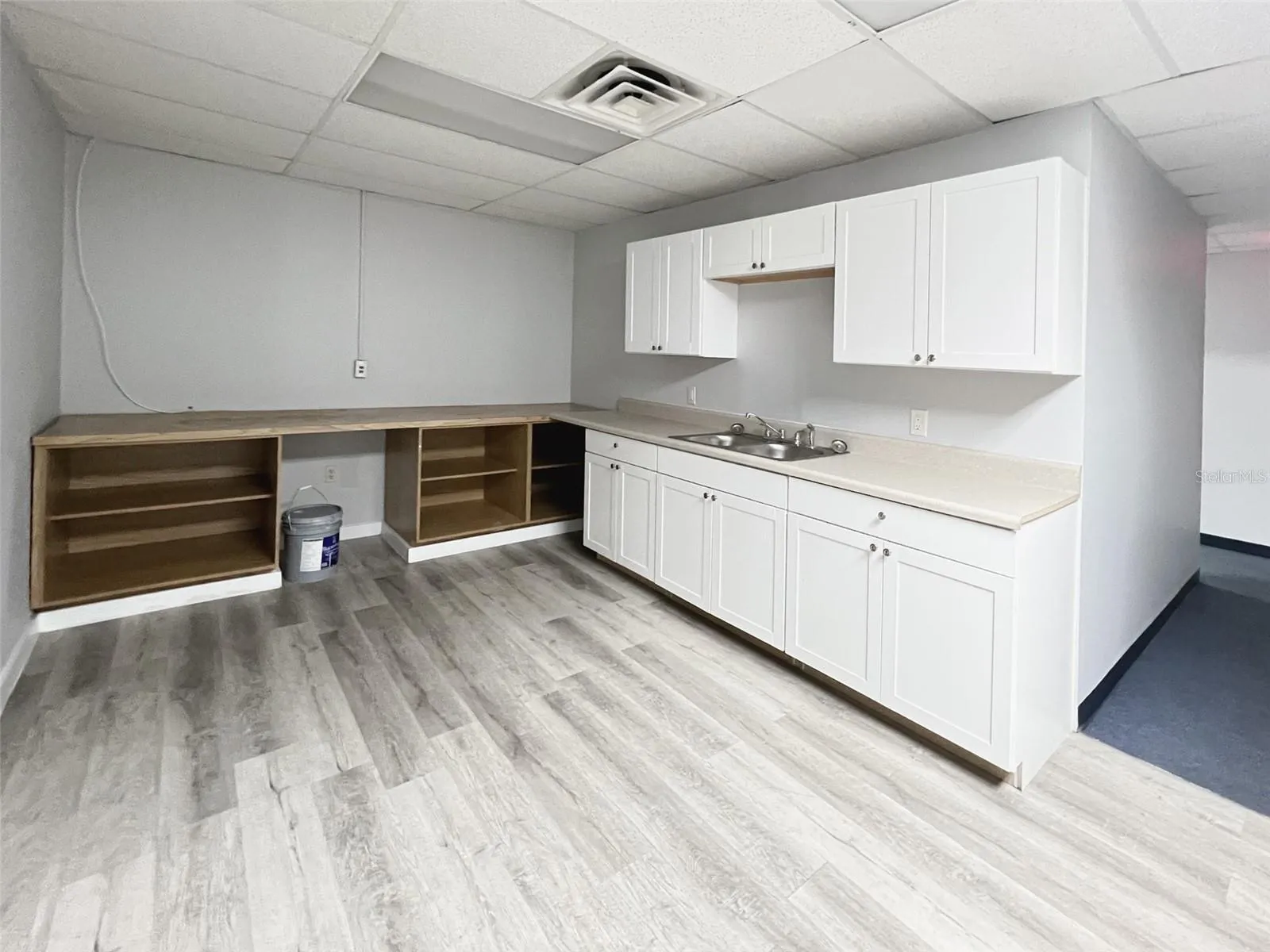 Big break room and four bathrooms