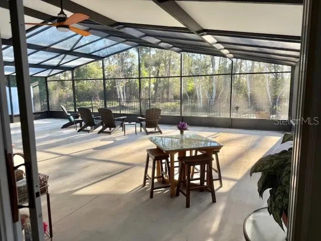 A great patio to entertain your family & friends.