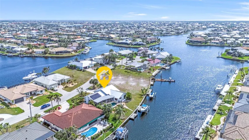 WATERFRONT CANAL HOME! EASY SAILBOAT HARBOR ACCESS!