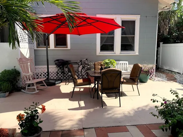HOME - FURNISHED - PICTURES FROM LAST TENANTD PATIO