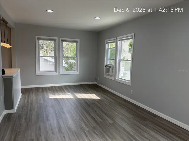 UNIT 3 - LIVING ROOM 1