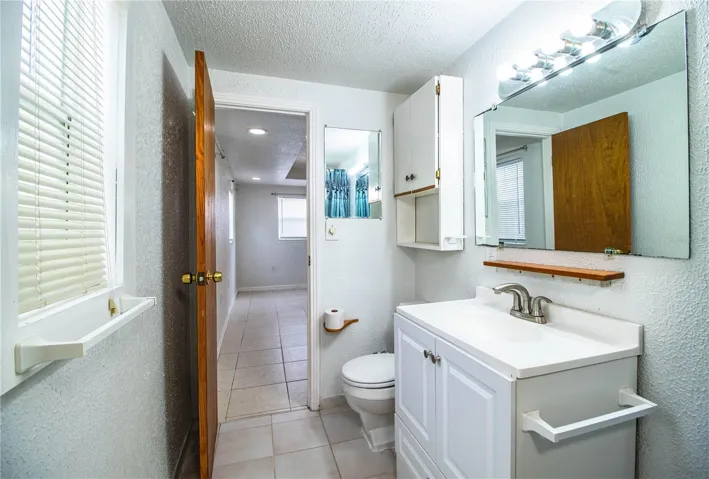 UNIT 2 - DOWNSTAIRS - BATHROOM 2