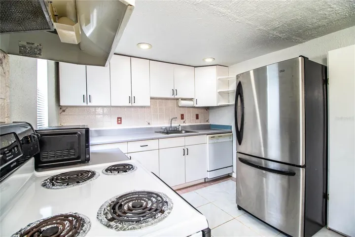UNIT 2 - DOWNSTAIRS - KITCHEN 2