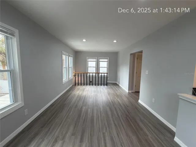 UNIT 3 - LIVING ROOM 2