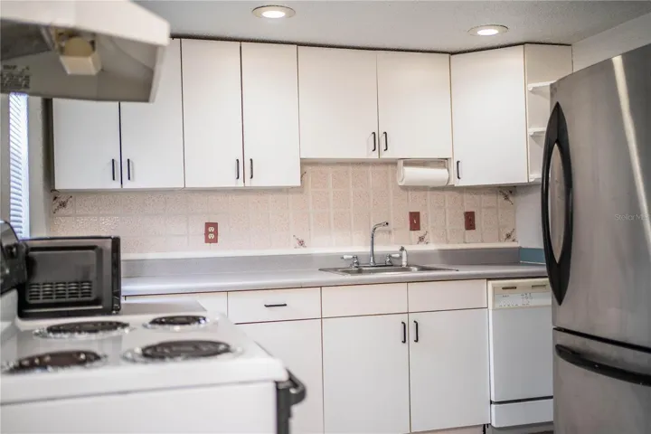UNIT 2 - DOWNSTAIRS - KITCHEN 1