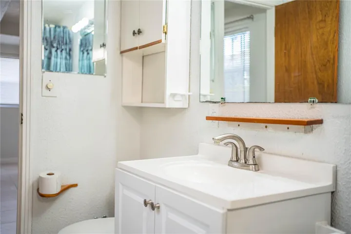 UNIT 2 - BATHROOM 2