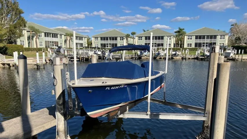Rossiter 17 Runabout on lift is negotiable!