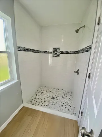 primary bath, walk=in tiled shower