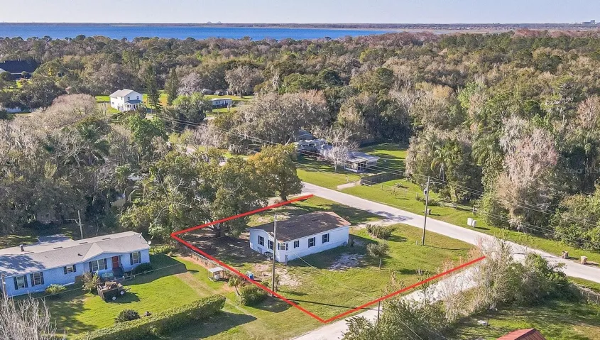 4960 Tuscaroa simply around the corner from East Lake Toho great for fishing