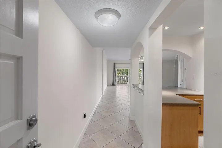 Entryway-ideal 1st floor easy access
