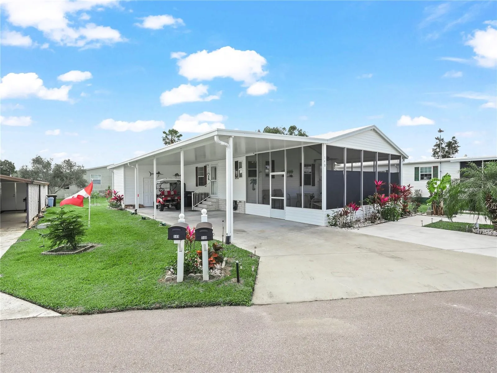 Beautifully landscaped and upgraded home at 148 Edgewood Blvd, Lake Wales
